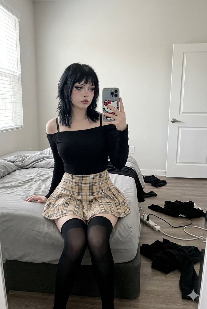E-Girl 深景深镜面自拍 生成效果示例