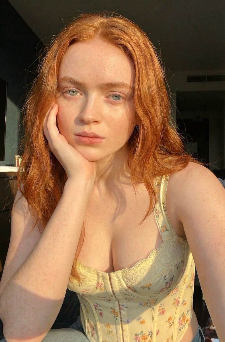 Sadie Sink 自然肖像 生成效果示例