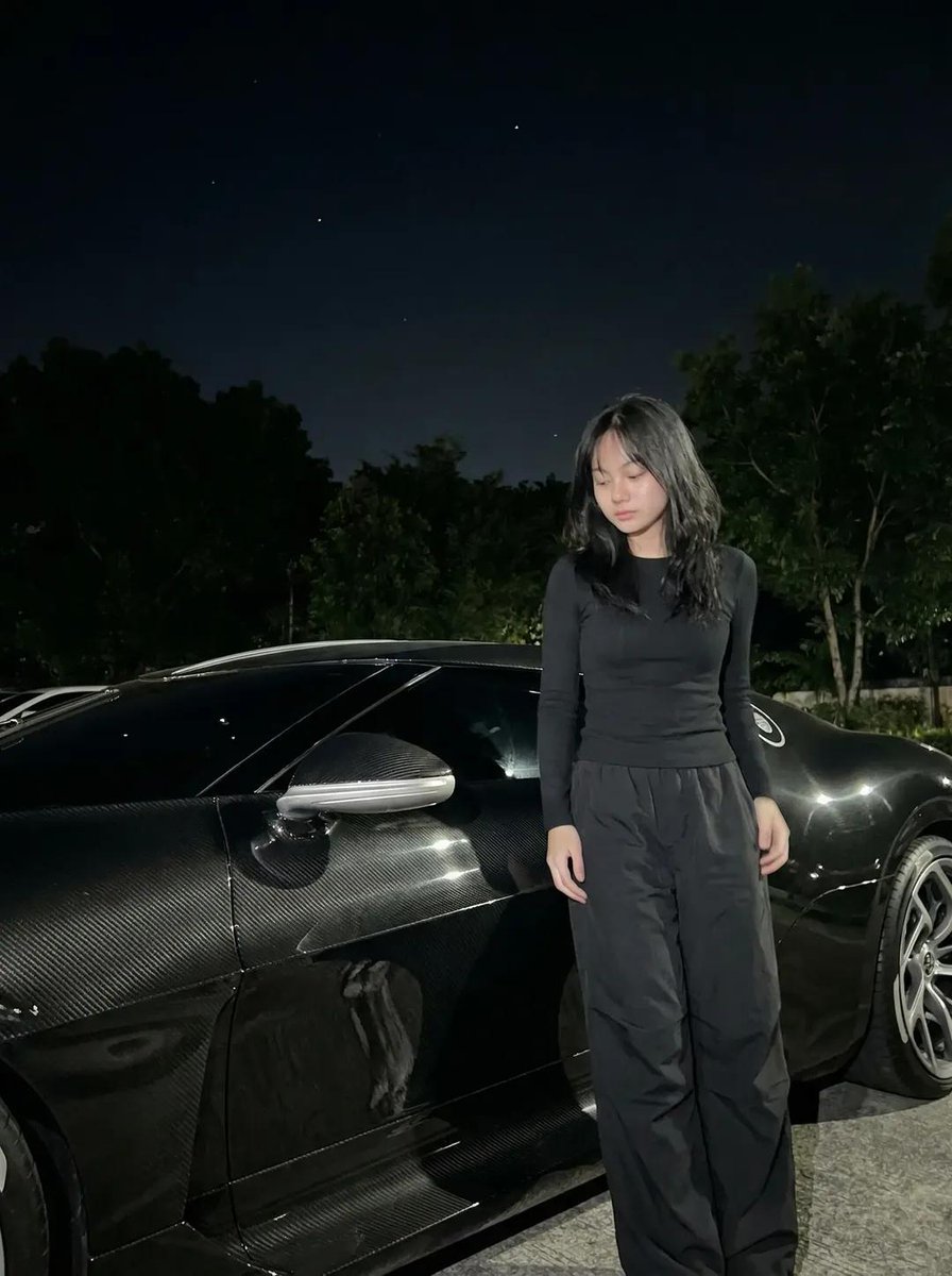 豪华车夜间肖像 生成效果示例