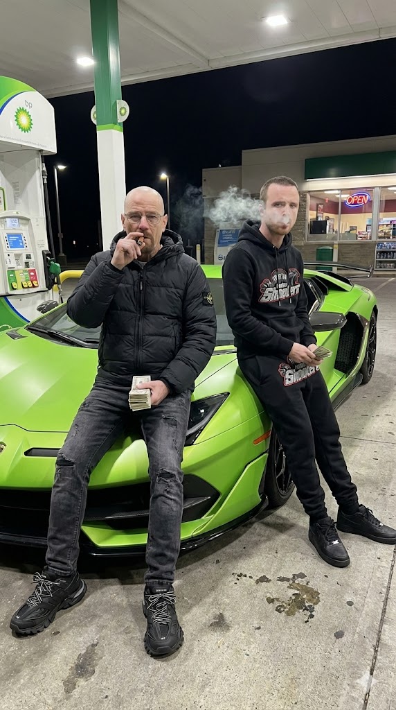 超现实 Walter White 和 Jesse Pinkman 街拍 生成效果示例
