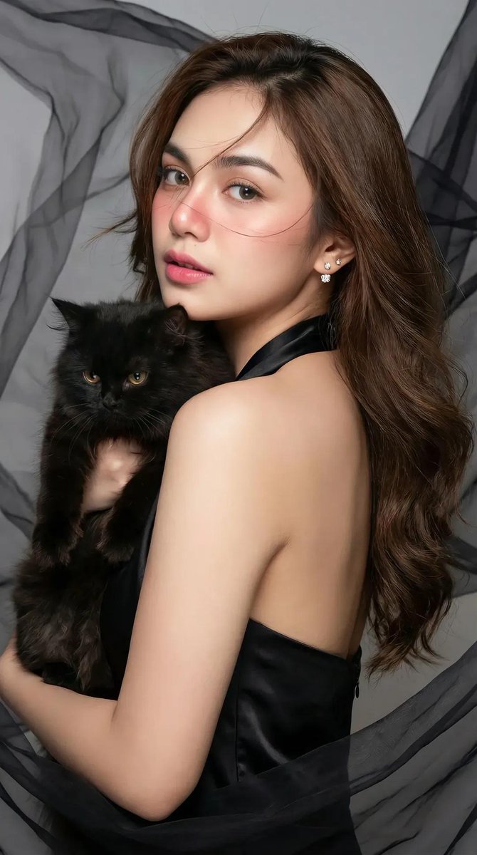 亚洲女人与黑猫的高级时尚肖像 生成效果示例
