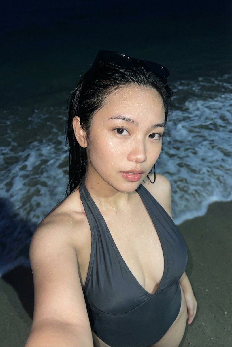 夜间海滩逼真的智能手机闪光灯自拍 生成效果示例