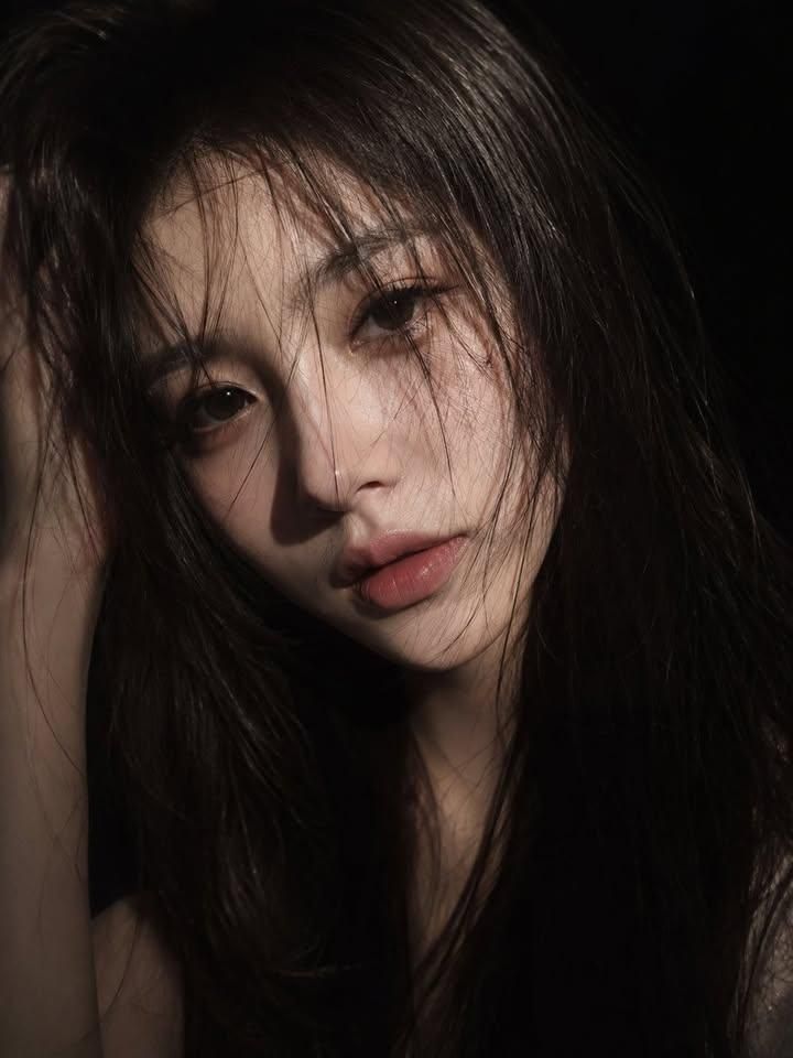 穆迪社论美女肖像 生成效果示例