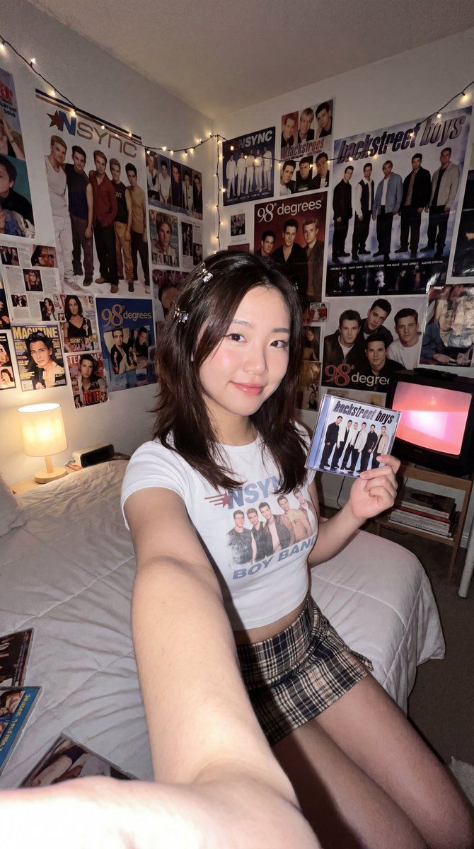 90 年代 Fangirl 自拍提示（韩国主题） 生成效果示例