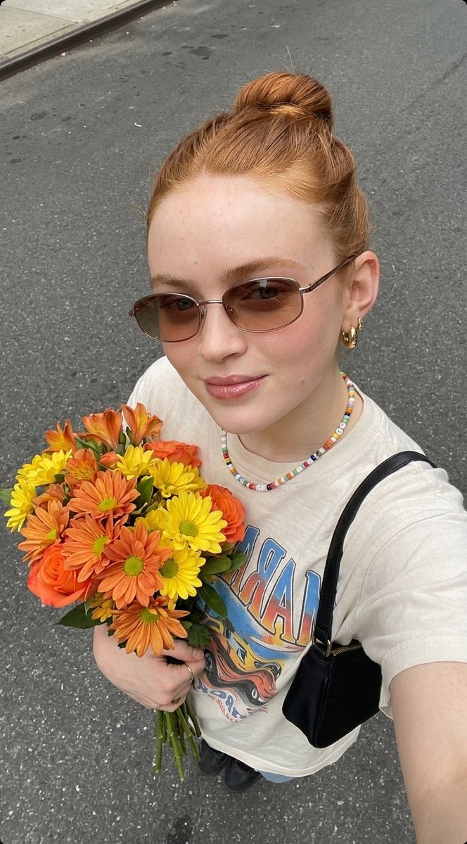超逼真鲜花自拍照片 生成效果示例