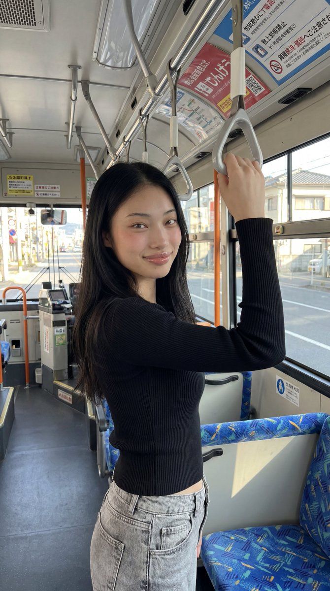 日本巴士上的韩国女孩 生成效果示例