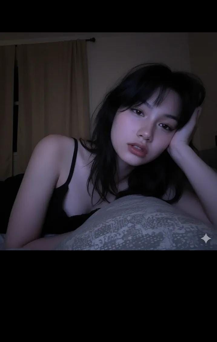 逼真的低光手机自拍（屏幕发光） 生成效果示例