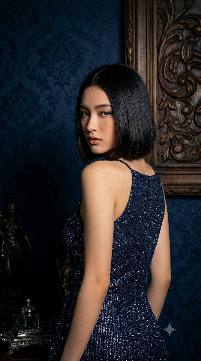 穿着闪闪发光的海军蓝连衣裙的优雅女人 生成效果示例